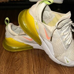Nike
Air Max 270 sneakers women’s 12